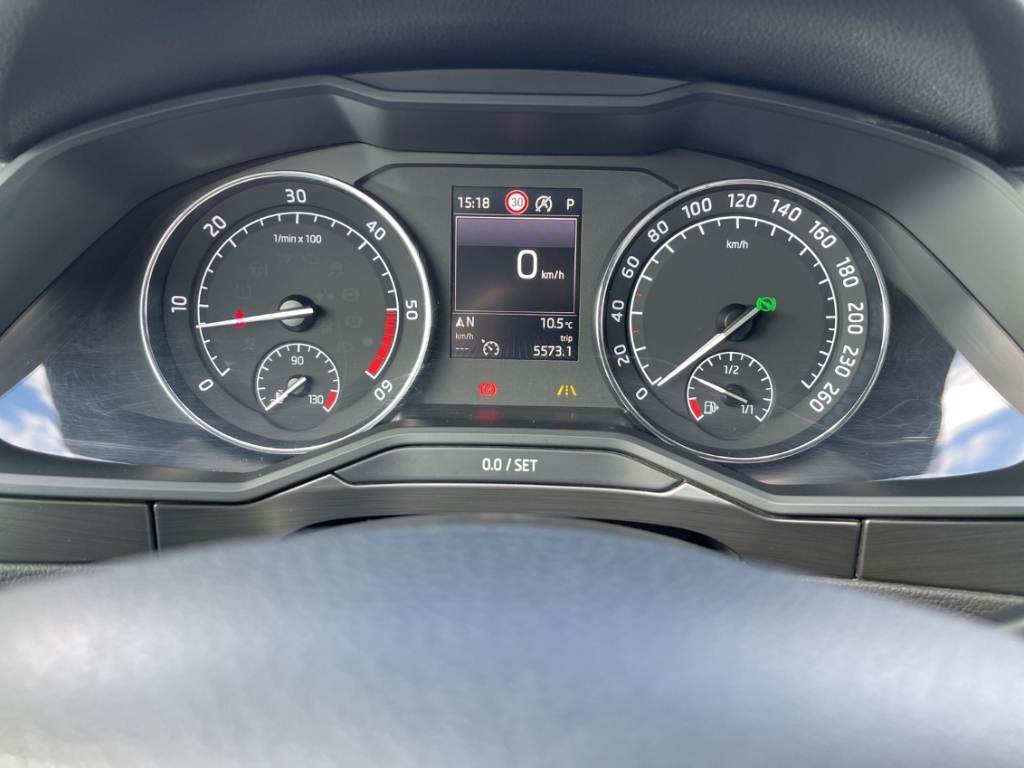Fahrzeugabbildung SKODA Superb Combi 2.0 TDI DSG Style AHK Navi ACC Kame