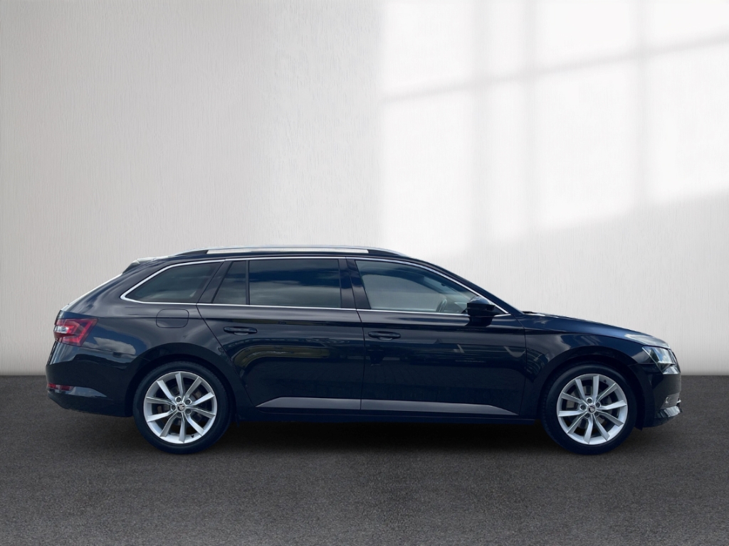 Fahrzeugabbildung SKODA Superb Combi 2.0 TDI DSG Style AHK Navi ACC Kame