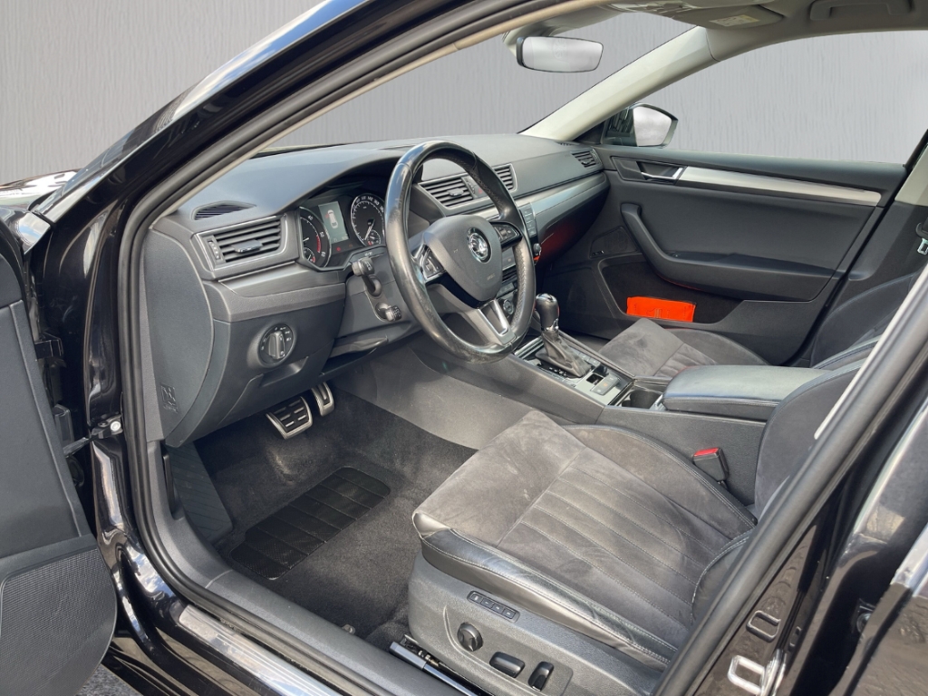 Fahrzeugabbildung SKODA Superb Combi 2.0 TDI DSG Style AHK Navi ACC Kame