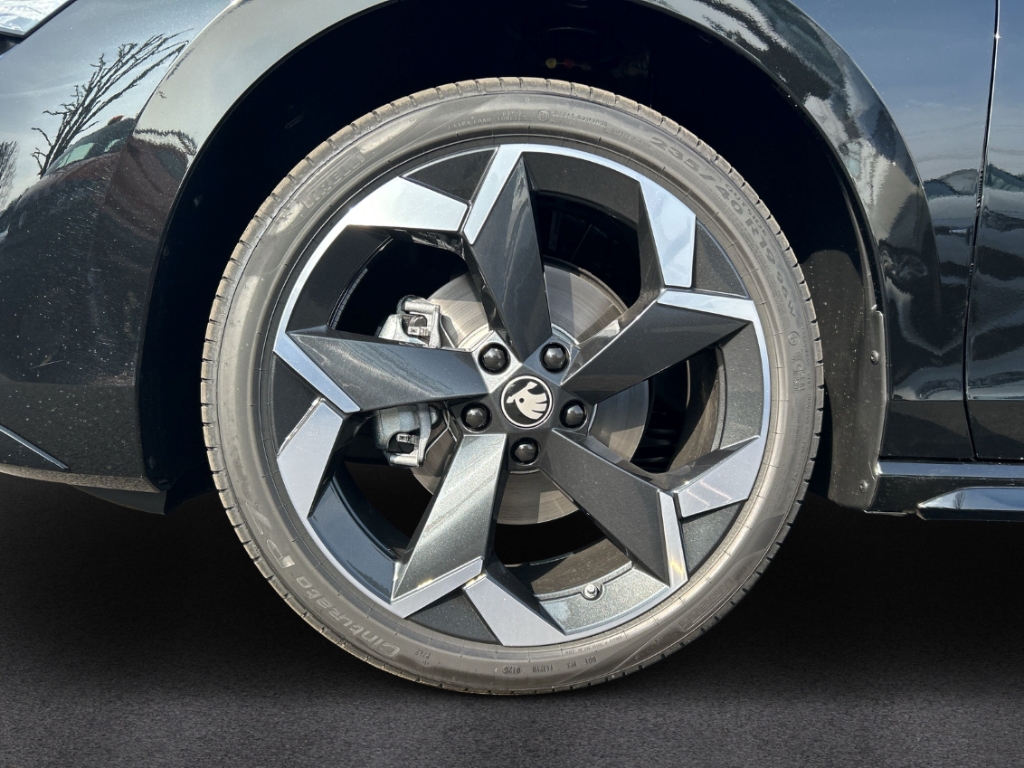 Fahrzeugabbildung SKODA Superb Combi 2.0 TDI DSG SPORTLINE LED e-Sitze AHK