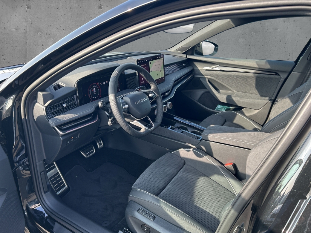 Fahrzeugabbildung SKODA Superb Combi 2.0 TDI DSG SPORTLINE LED e-Sitze AHK