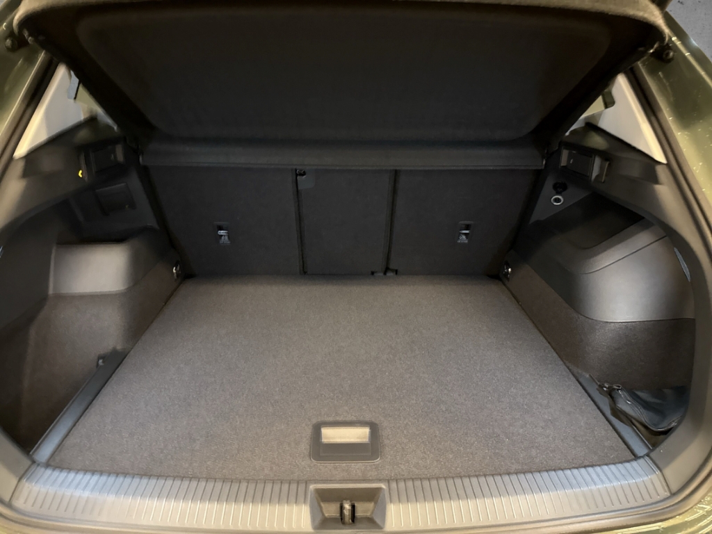 Fahrzeugabbildung Volkswagen Tiguan 1.5 eTSI DSG Energy AHK Navi ACC AreaView