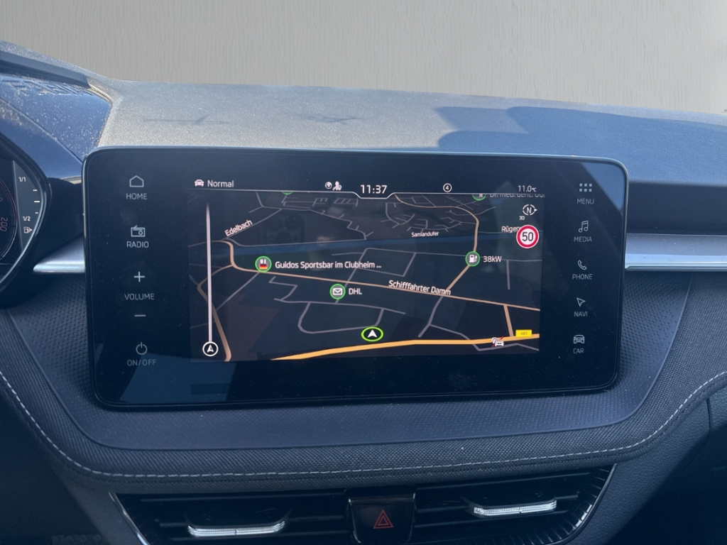 Fahrzeugabbildung SKODA Fabia 1.0 TSI DSG Tour AHK Navi ACC SHZ PDC RKam