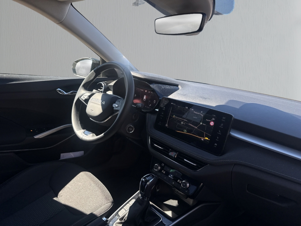 Fahrzeugabbildung SKODA Fabia 1.0 TSI DSG Tour AHK Navi ACC SHZ PDC RKam