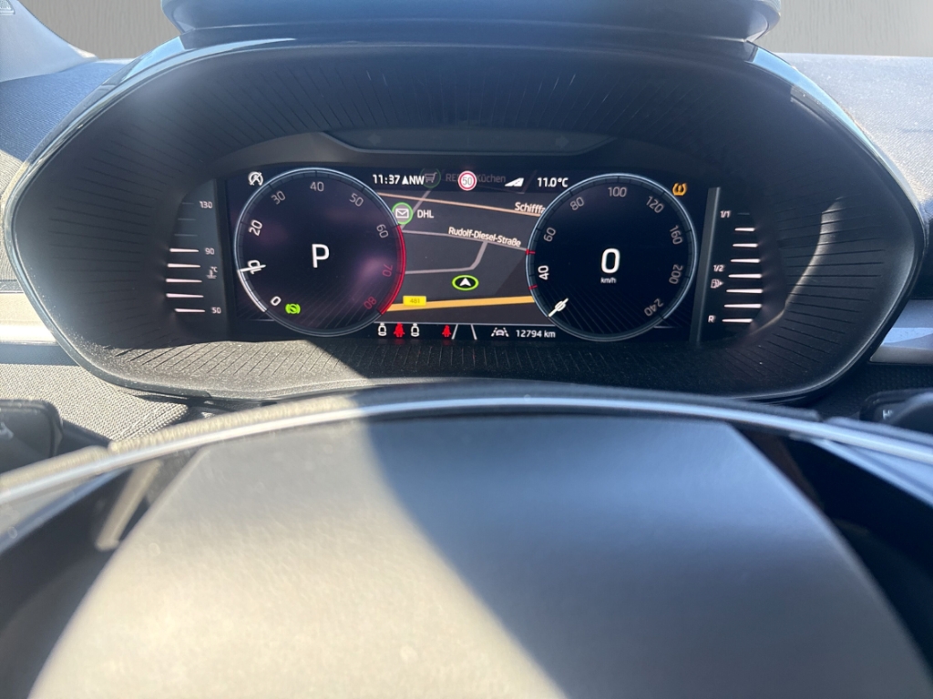 Fahrzeugabbildung SKODA Fabia 1.0 TSI DSG Tour AHK Navi ACC SHZ PDC RKam