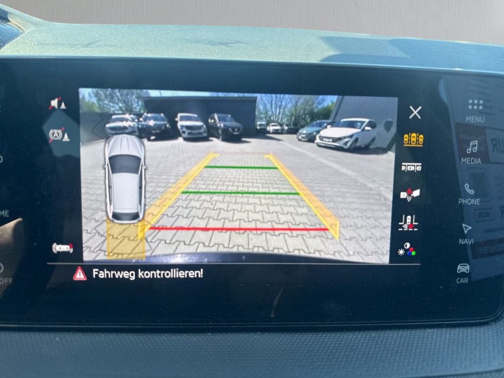 Fahrzeugabbildung SKODA Fabia 1.0 TSI DSG Tour AHK Navi ACC SHZ PDC RKam