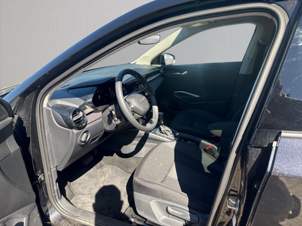 Fahrzeugabbildung SKODA Fabia 1.0 TSI DSG Tour AHK Navi ACC SHZ PDC RKam