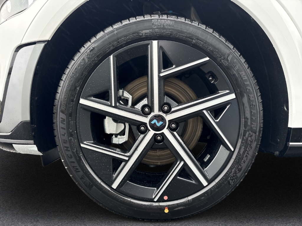 Fahrzeugabbildung Hyundai IONIQ 5 FL MY26 84kWh 4WD N-Line X Sitz-P Panorama Matrix Navi Digitales Cockpit