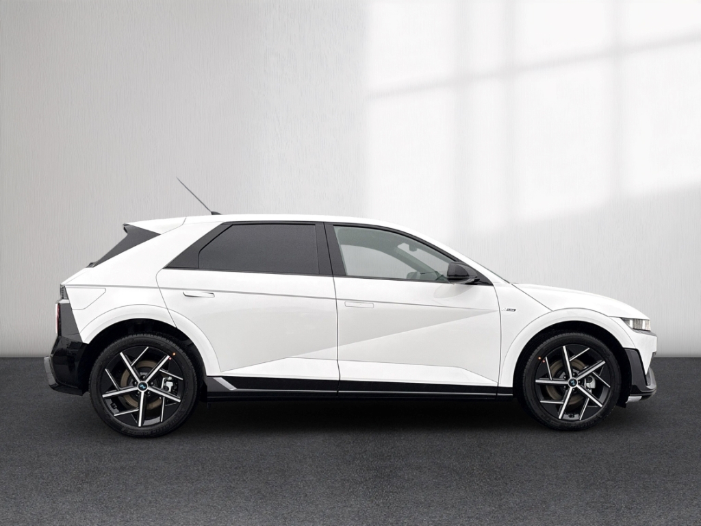 Fahrzeugabbildung Hyundai IONIQ 5 FL MY26 84kWh 4WD N-Line X Sitz-P Panorama Matrix Navi Digitales Cockpit