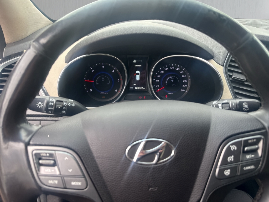 Fahrzeugabbildung Hyundai SANTA FE Premium 2.2 CRDI Leder Kamera SHZ AHK El. Sitze El. Heckklappe
