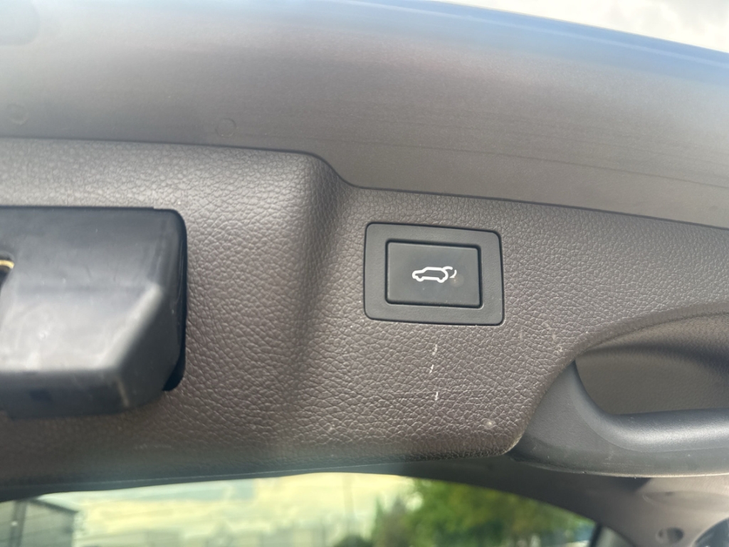 Fahrzeugabbildung Hyundai SANTA FE Premium 2.2 CRDI Leder Kamera SHZ AHK El. Sitze El. Heckklappe
