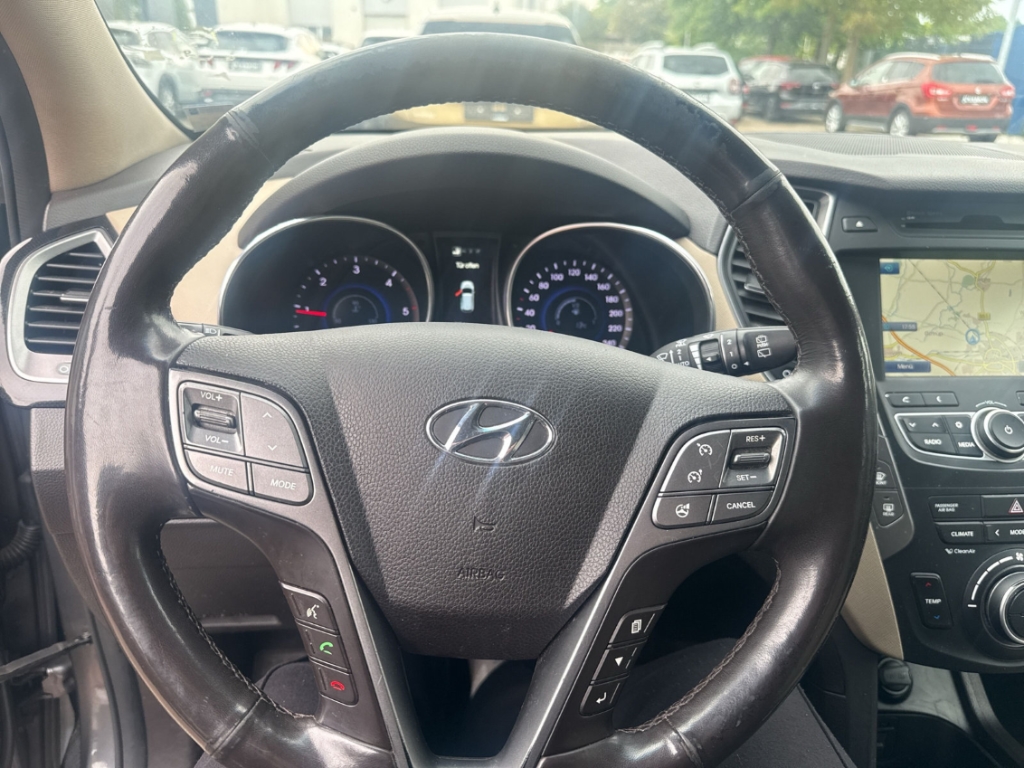 Fahrzeugabbildung Hyundai SANTA FE Premium 2.2 CRDI Leder Kamera SHZ AHK El. Sitze El. Heckklappe