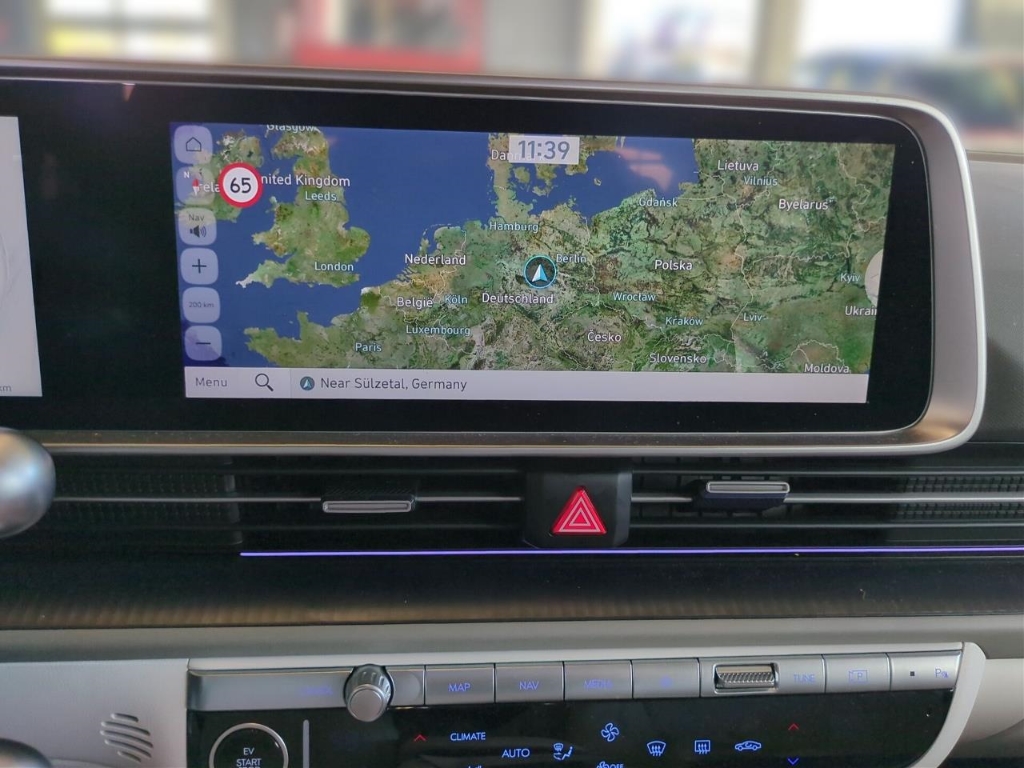 Fahrzeugabbildung Hyundai IONIQ 6 77,4kWh 4WD UNIQ 20LM HUD Navi Digitales Cockpit Memory Sitze Soundsystem