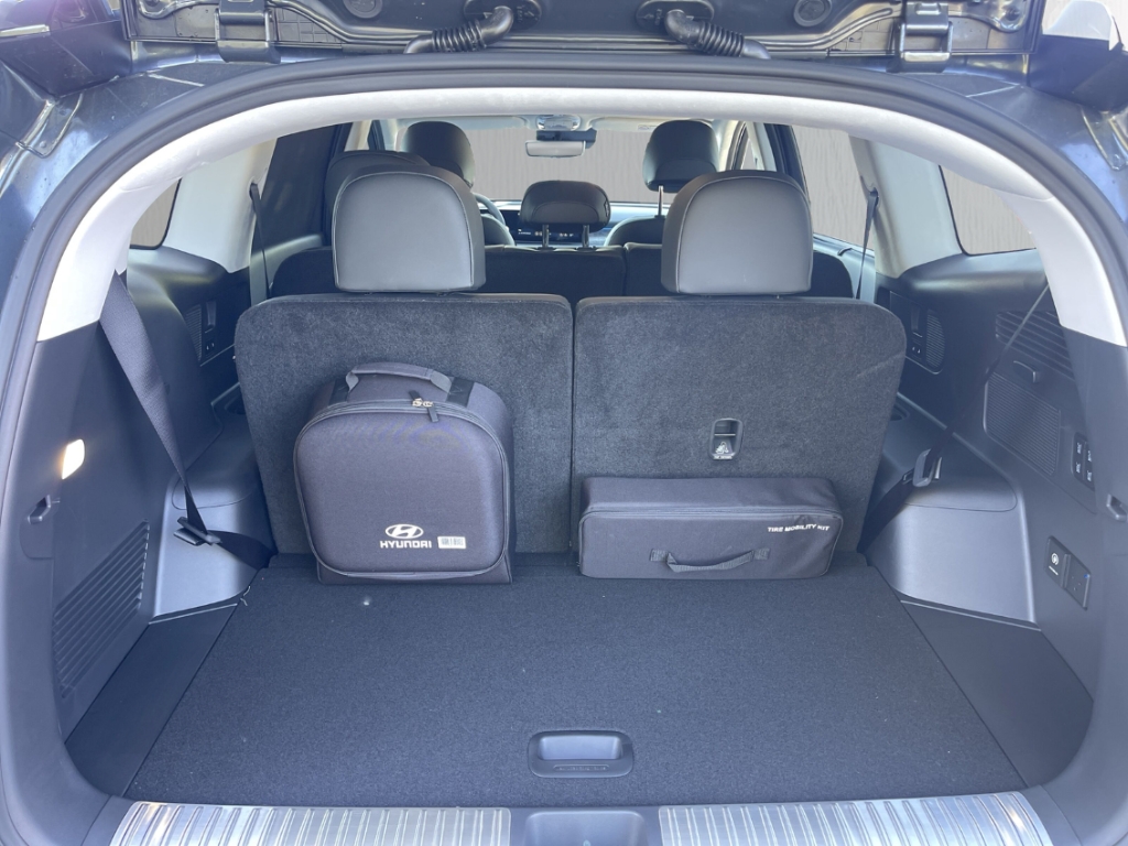 Fahrzeugabbildung Hyundai IONIQ 9 4WD 7-Sitzer MY26 110 kWh UNIQ HUD Niveau Navi Leder Digitales Cockpit Memory Sitze