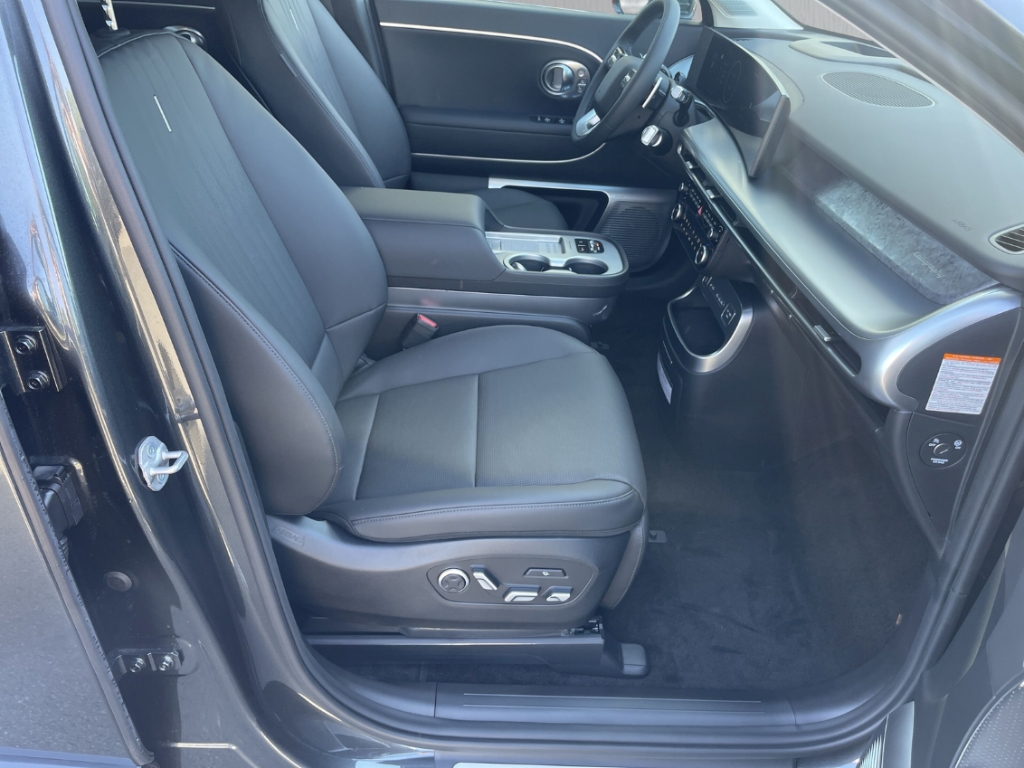 Fahrzeugabbildung Hyundai IONIQ 9 4WD 7-Sitzer MY26 110 kWh UNIQ HUD Niveau Navi Leder Digitales Cockpit Memory Sitze