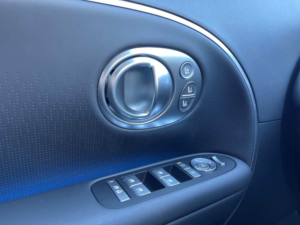 Fahrzeugabbildung Hyundai IONIQ 9 4WD 7-Sitzer MY26 110 kWh UNIQ HUD Niveau Navi Leder Digitales Cockpit Memory Sitze
