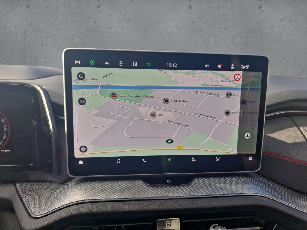 Fahrzeugabbildung SKODA Kodiaq RS TSI 4x4 DSG AHK MatrLED Pano StHzg Kam