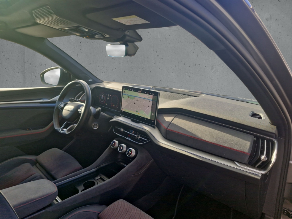 Fahrzeugabbildung SKODA Kodiaq RS TSI 4x4 DSG AHK MatrLED Pano StHzg Kam