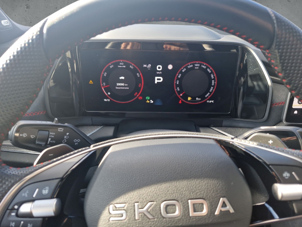 Fahrzeugabbildung SKODA Kodiaq RS TSI 4x4 DSG AHK MatrLED Pano StHzg Kam