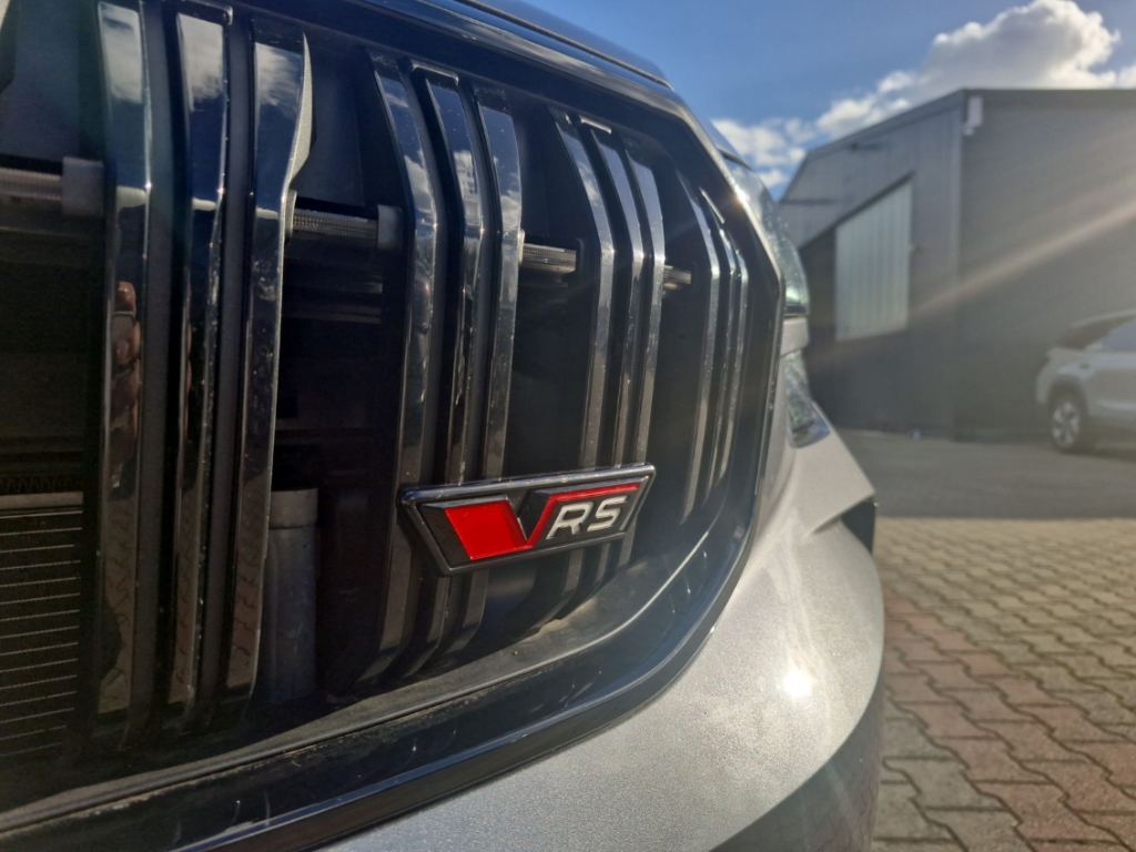 Fahrzeugabbildung SKODA Kodiaq RS TSI 4x4 DSG AHK MatrLED Pano StHzg Kam