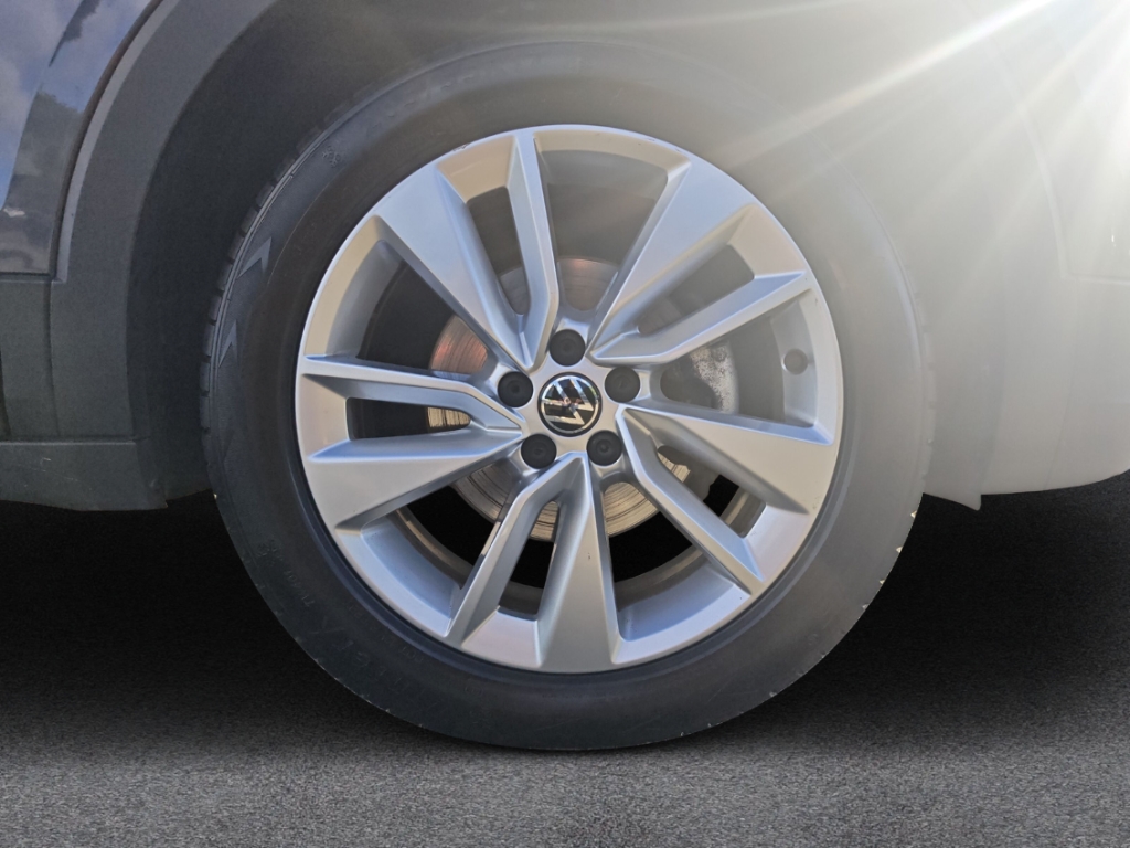 Fahrzeugabbildung Volkswagen T-Cross 1.0 TSI DSG Life LED IQ. Drive SHZ LM17