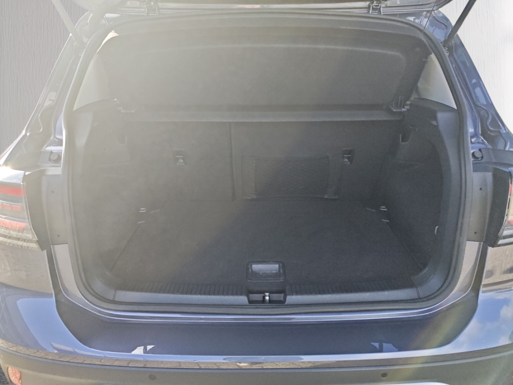 Fahrzeugabbildung Volkswagen T-Cross 1.0 TSI DSG Life LED IQ. Drive SHZ LM17