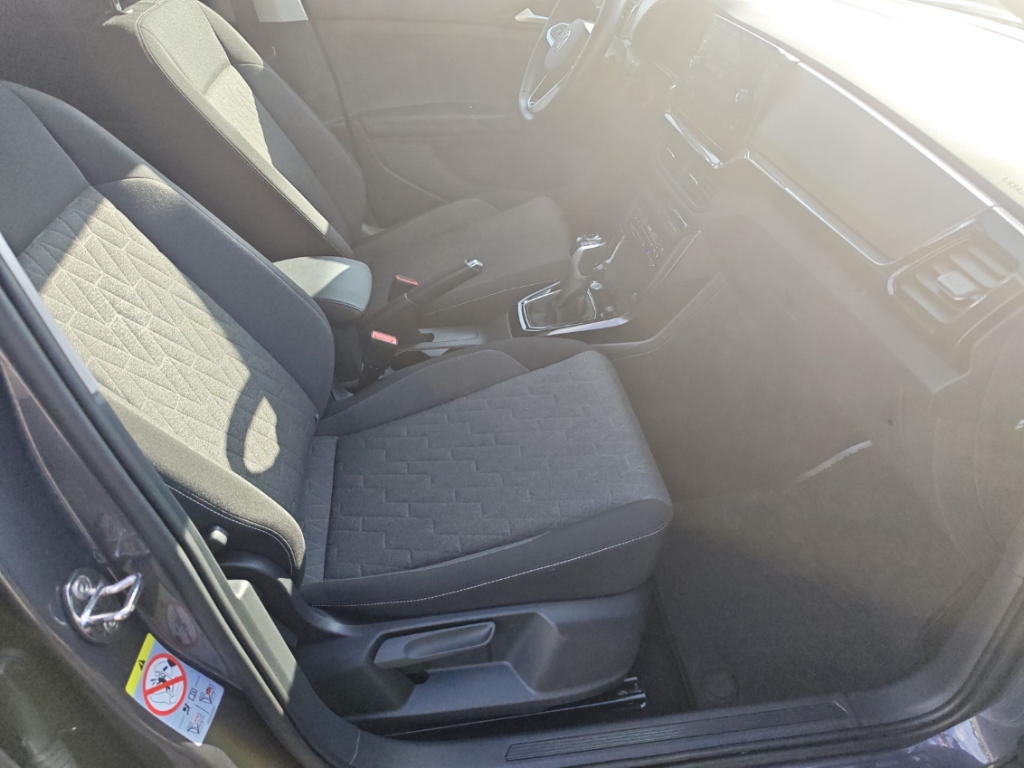 Fahrzeugabbildung Volkswagen T-Cross 1.0 TSI DSG Life LED IQ. Drive SHZ LM17
