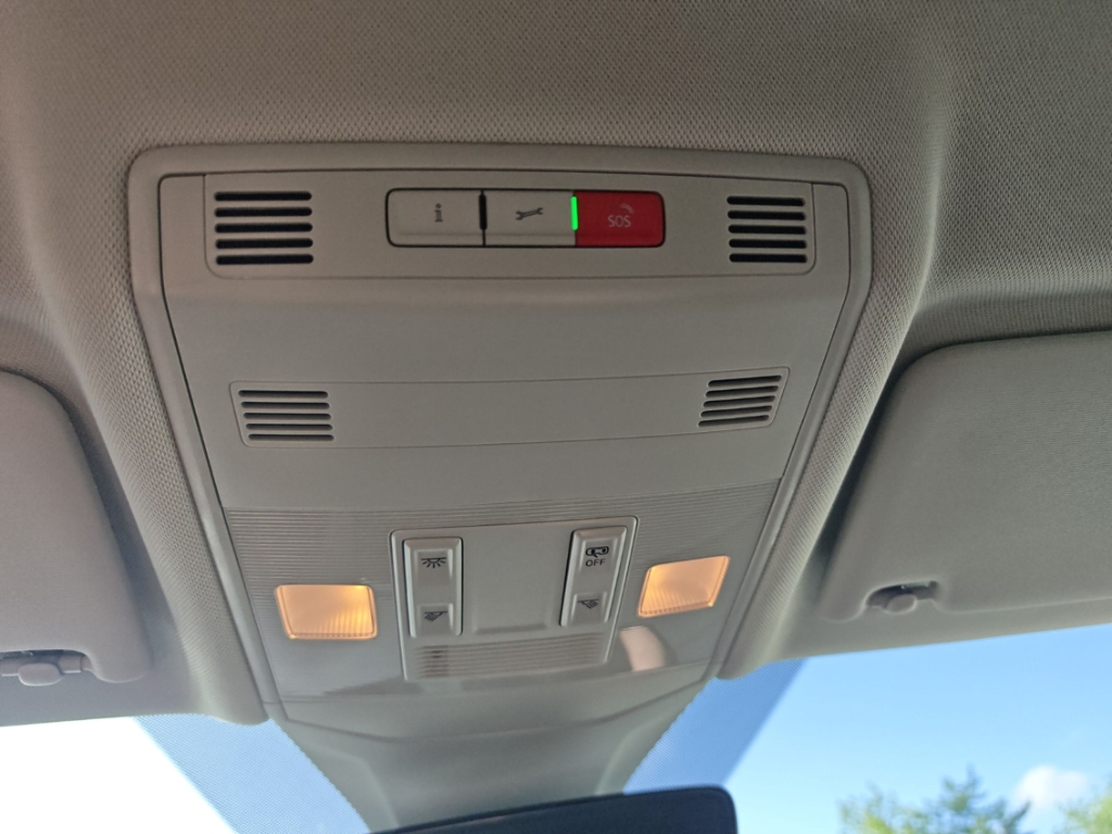 Fahrzeugabbildung Volkswagen T-Cross 1.0 TSI DSG Life LED IQ. Drive SHZ LM17