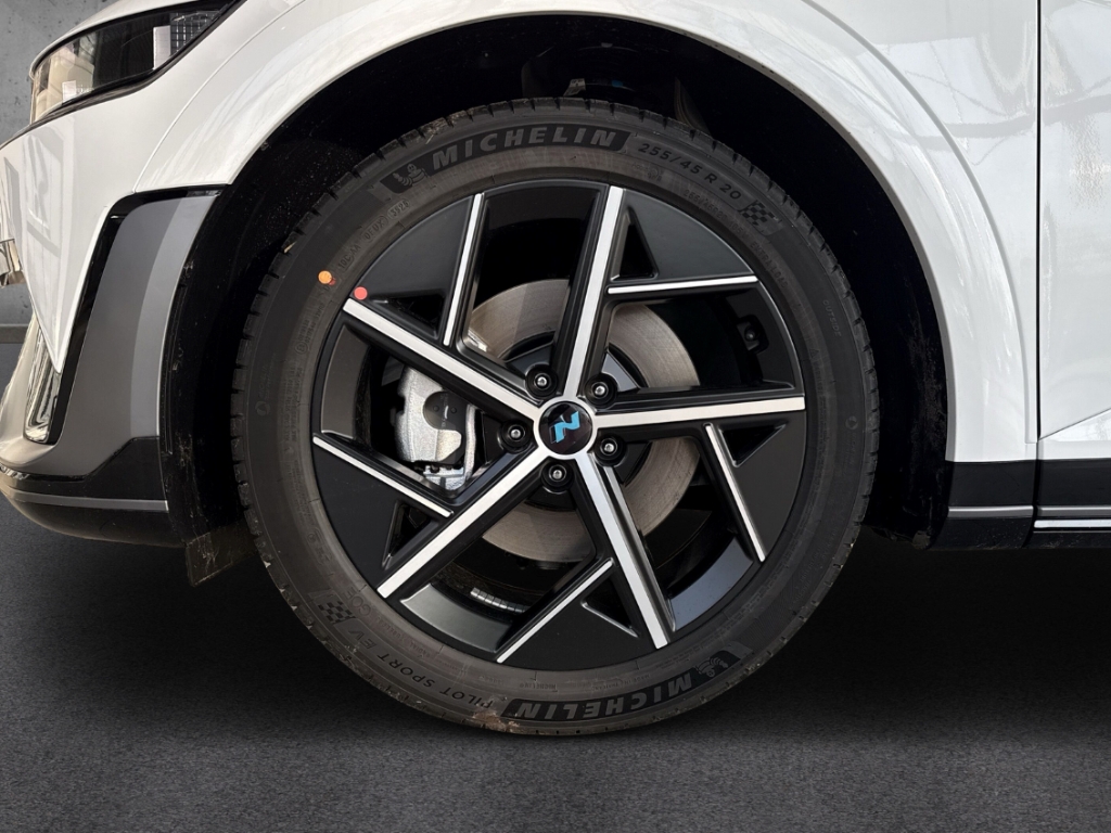 Fahrzeugabbildung Hyundai IONIQ 5 FL MY26 84kWh 2WD N-Line X Sitz-P Panorama Matrix Navi Digitales Cockpit