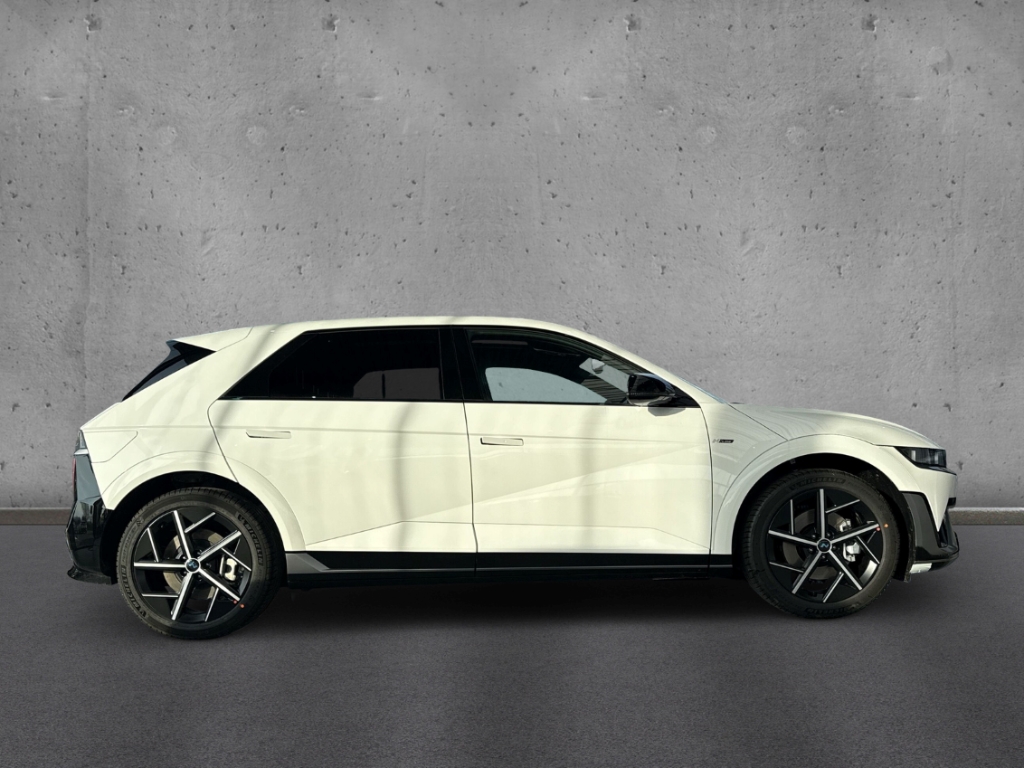 Fahrzeugabbildung Hyundai IONIQ 5 FL MY26 84kWh 2WD N-Line X Sitz-P Panorama Matrix Navi Digitales Cockpit