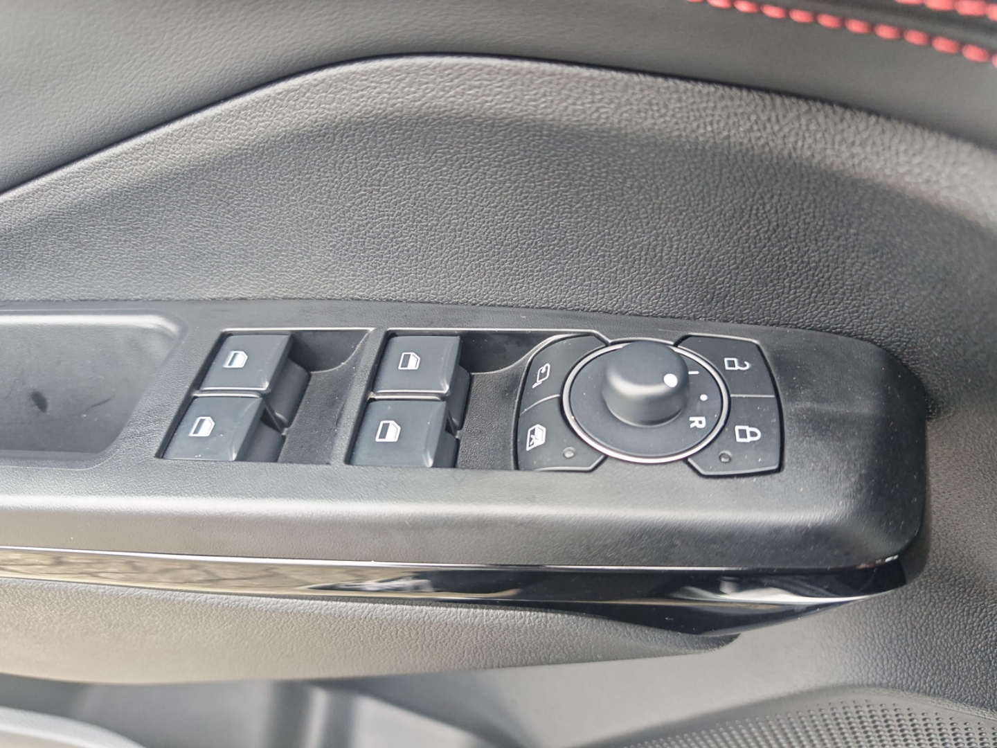 Fahrzeugabbildung Ford Puma 1.0 EB Hybr ST-LineX Matrix elHK Winter GJR