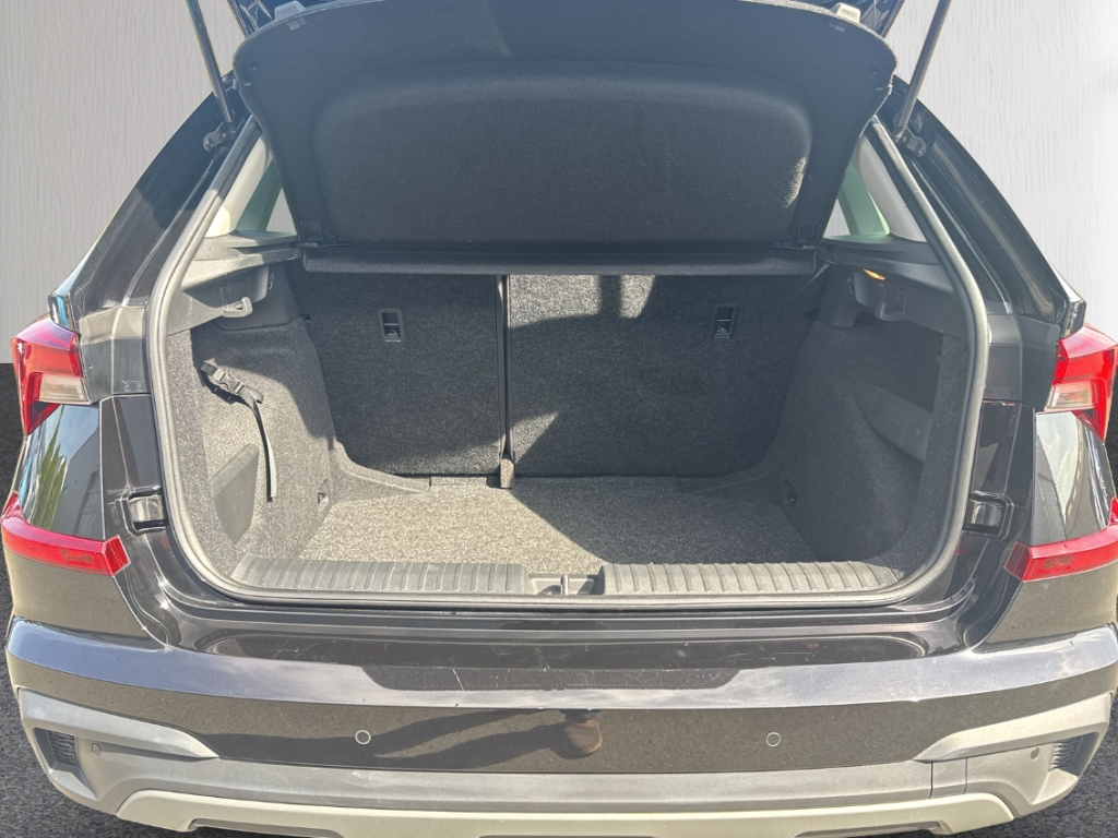 Fahrzeugabbildung SKODA Kamiq 1.0 TSI DSG Selection LED Alu PDC Kamera Tempomat AppCon.