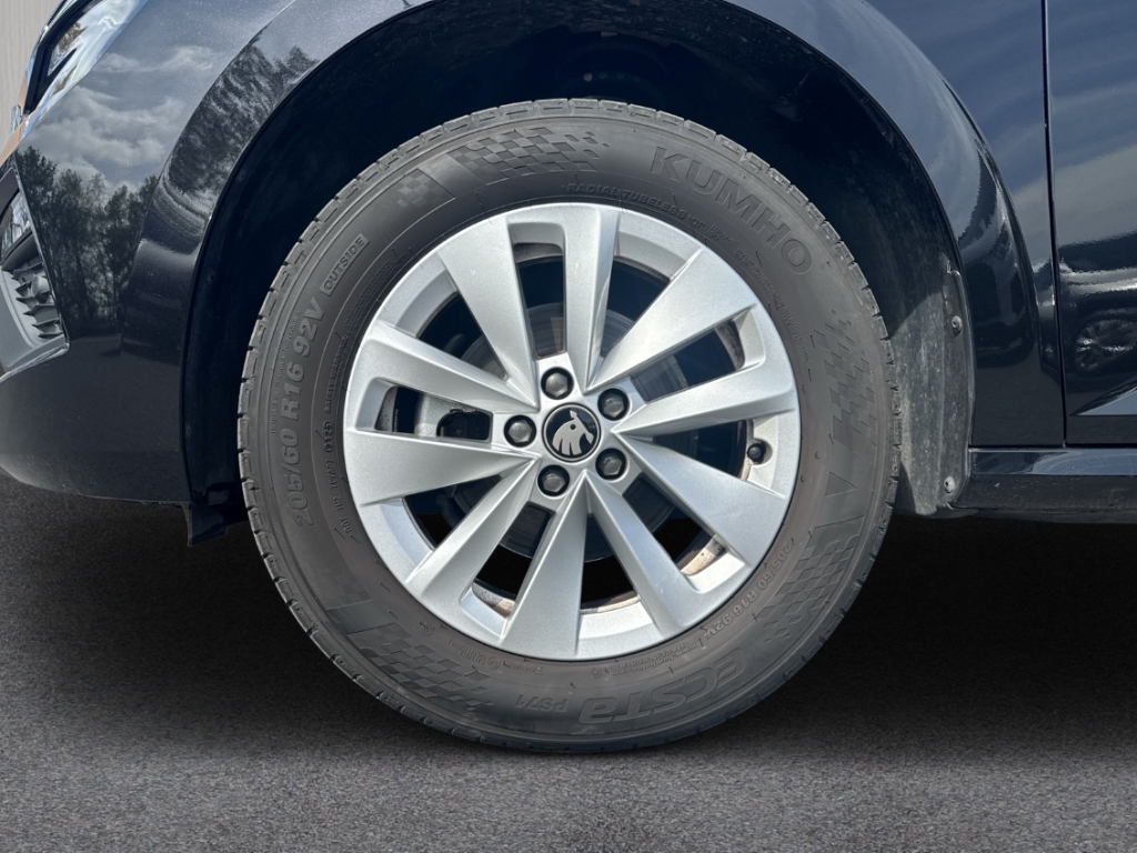 Fahrzeugabbildung SKODA Kamiq 1.0 TSI DSG Selection LED Alu PDC Kamera Tempomat AppCon.