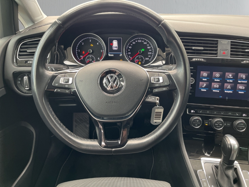 Fahrzeugabbildung Volkswagen Golf VII BMT Start-Stopp 2.0 TDI EU6d-T 7 Var 2.0TDI DSG Highline AHK DynLED Navi A