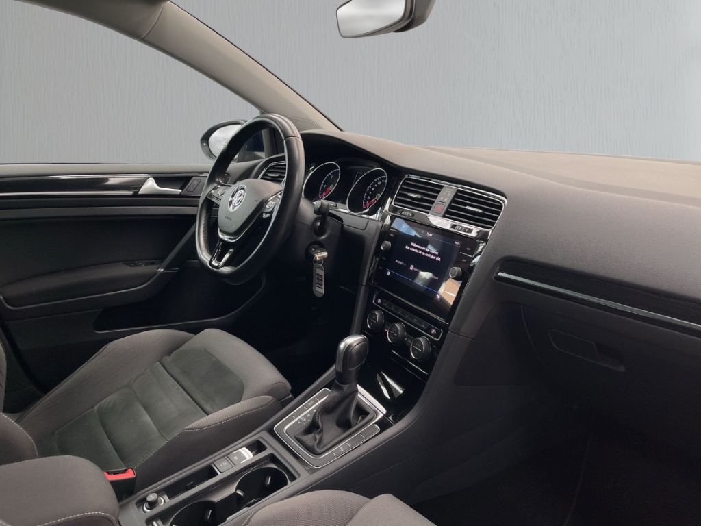 Fahrzeugabbildung Volkswagen Golf VII BMT Start-Stopp 2.0 TDI EU6d-T 7 Var 2.0TDI DSG Highline AHK DynLED Navi A