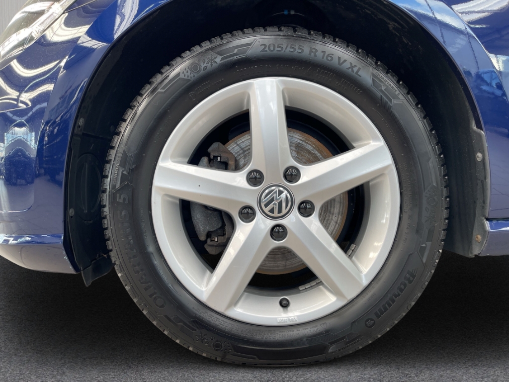 Fahrzeugabbildung Volkswagen Golf VII BMT Start-Stopp 2.0 TDI EU6d-T 7 Var 2.0TDI DSG Highline AHK DynLED Navi A