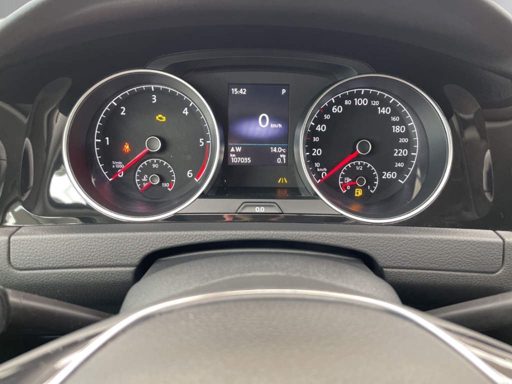 Fahrzeugabbildung Volkswagen Golf VII BMT Start-Stopp 2.0 TDI EU6d-T 7 Var 2.0TDI DSG Highline AHK DynLED Navi A