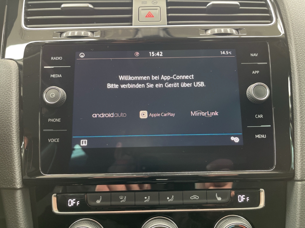 Fahrzeugabbildung Volkswagen Golf VII BMT Start-Stopp 2.0 TDI EU6d-T 7 Var 2.0TDI DSG Highline AHK DynLED Navi A