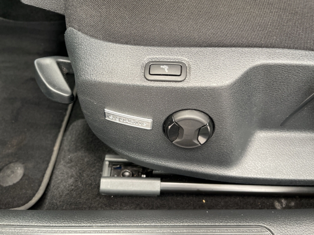 Fahrzeugabbildung Volkswagen Golf VII BMT Start-Stopp 2.0 TDI EU6d-T 7 Var 2.0TDI DSG Highline AHK DynLED Navi A