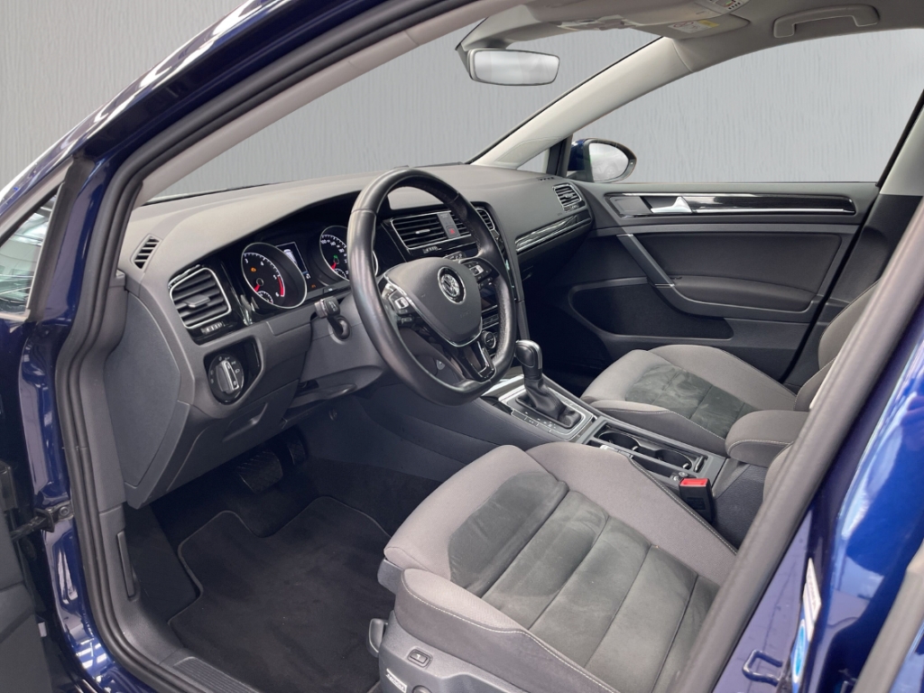 Fahrzeugabbildung Volkswagen Golf VII BMT Start-Stopp 2.0 TDI EU6d-T 7 Var 2.0TDI DSG Highline AHK DynLED Navi A
