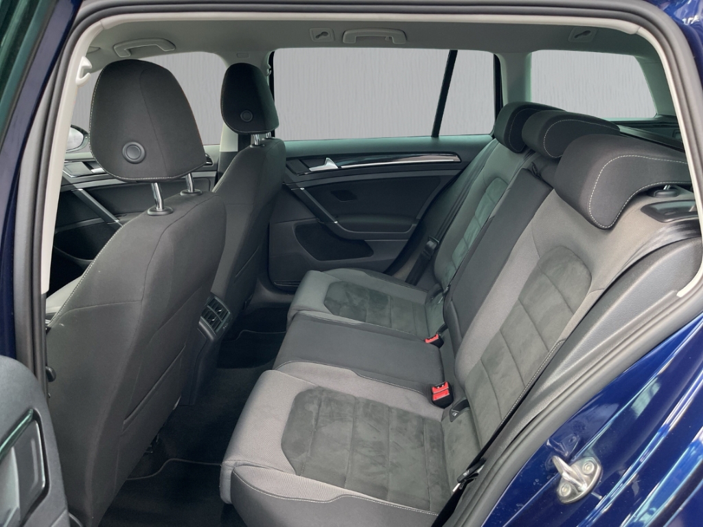 Fahrzeugabbildung Volkswagen Golf VII BMT Start-Stopp 2.0 TDI EU6d-T 7 Var 2.0TDI DSG Highline AHK DynLED Navi A