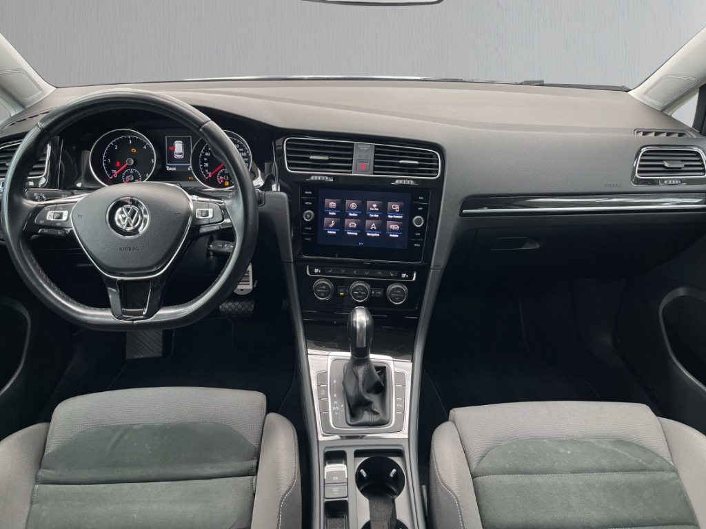 Fahrzeugabbildung Volkswagen Golf VII BMT Start-Stopp 2.0 TDI EU6d-T 7 Var 2.0TDI DSG Highline AHK DynLED Navi A