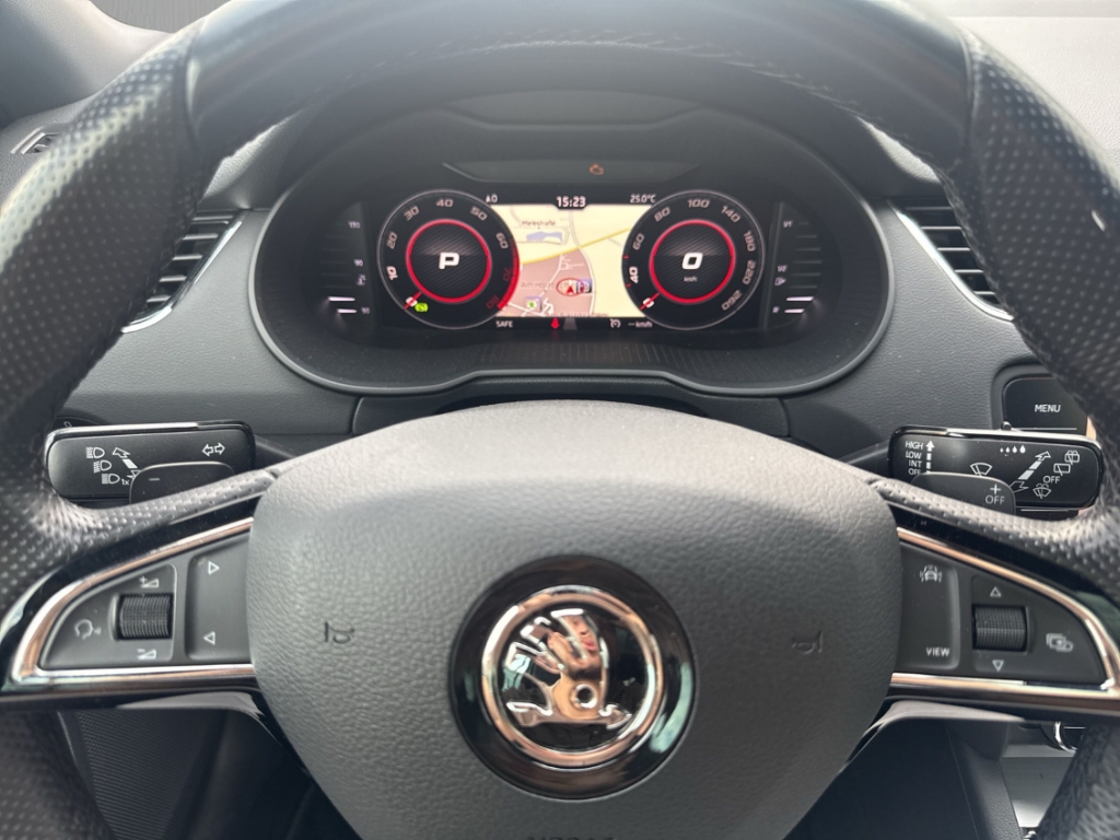 Fahrzeugabbildung SKODA Octavia Combi 2.0TSI DSG 4x4 Sport Edition Pano