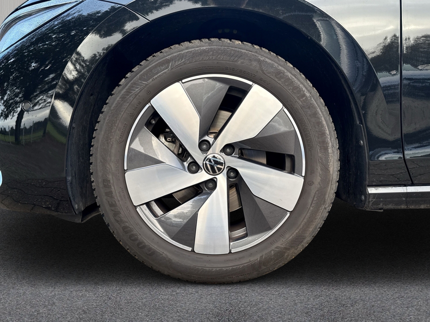 Fahrzeugabbildung Volkswagen Passat Variant 1.5 eTSI DSG Business AHK Nav ACC