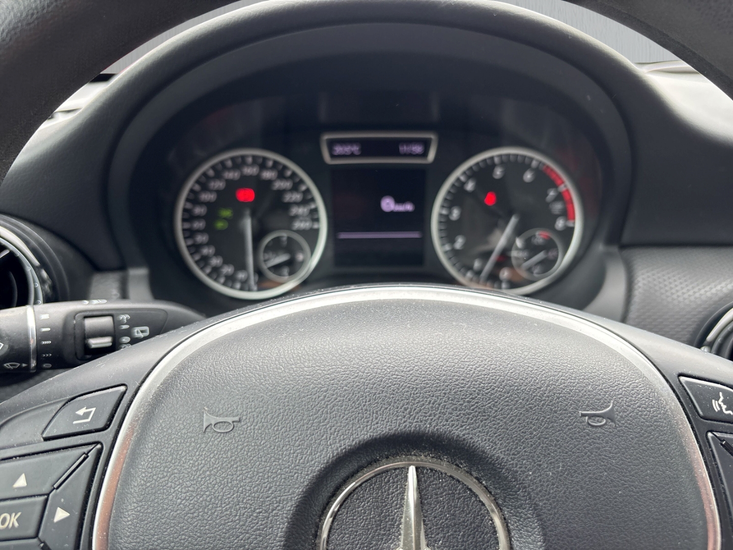 Fahrzeugabbildung Mercedes-Benz A 180 BlueEfficiency LIM RFK GJR ParlLenkAss LMF