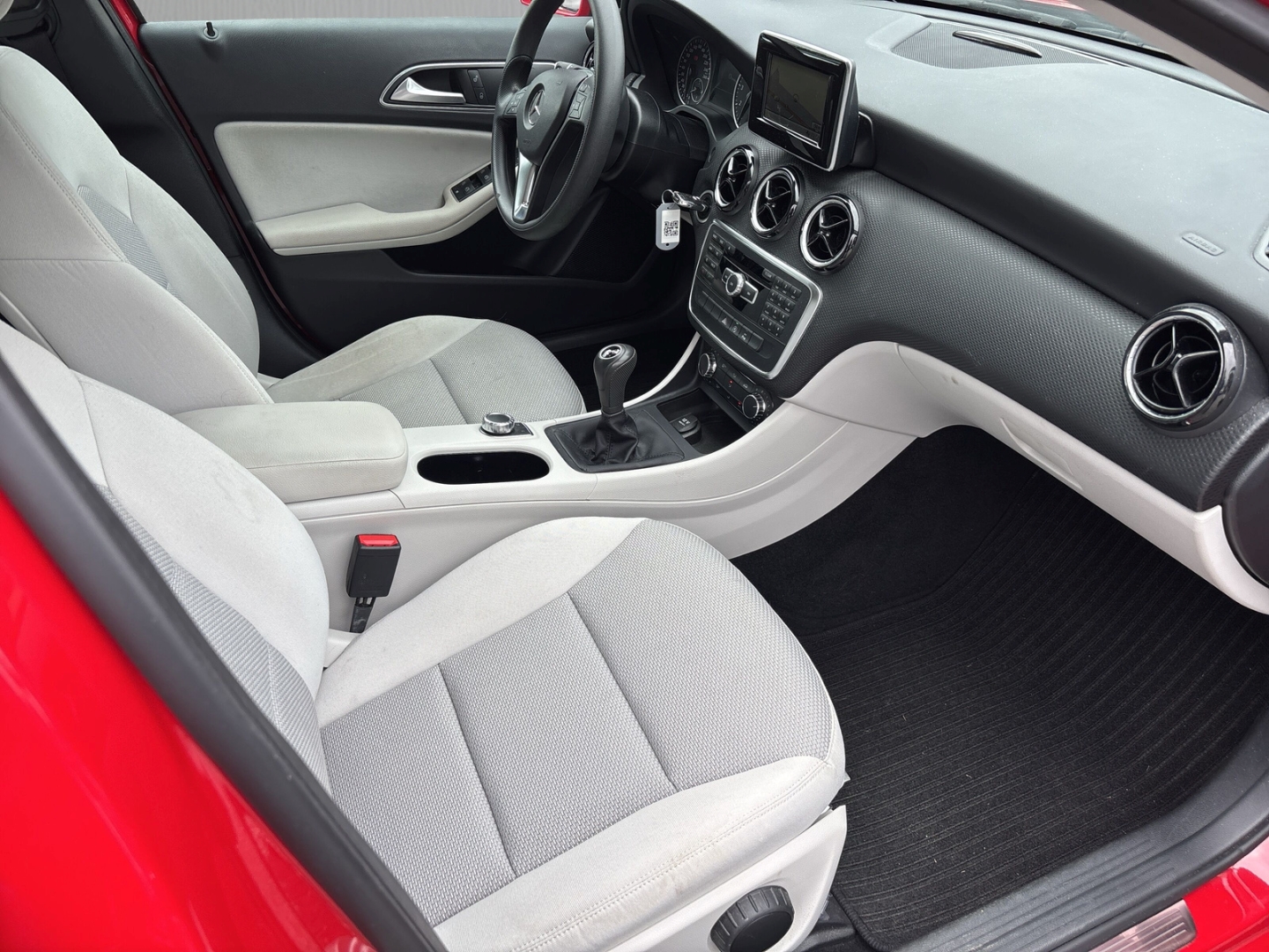 Fahrzeugabbildung Mercedes-Benz A 180 BlueEfficiency LIM RFK GJR ParlLenkAss LMF