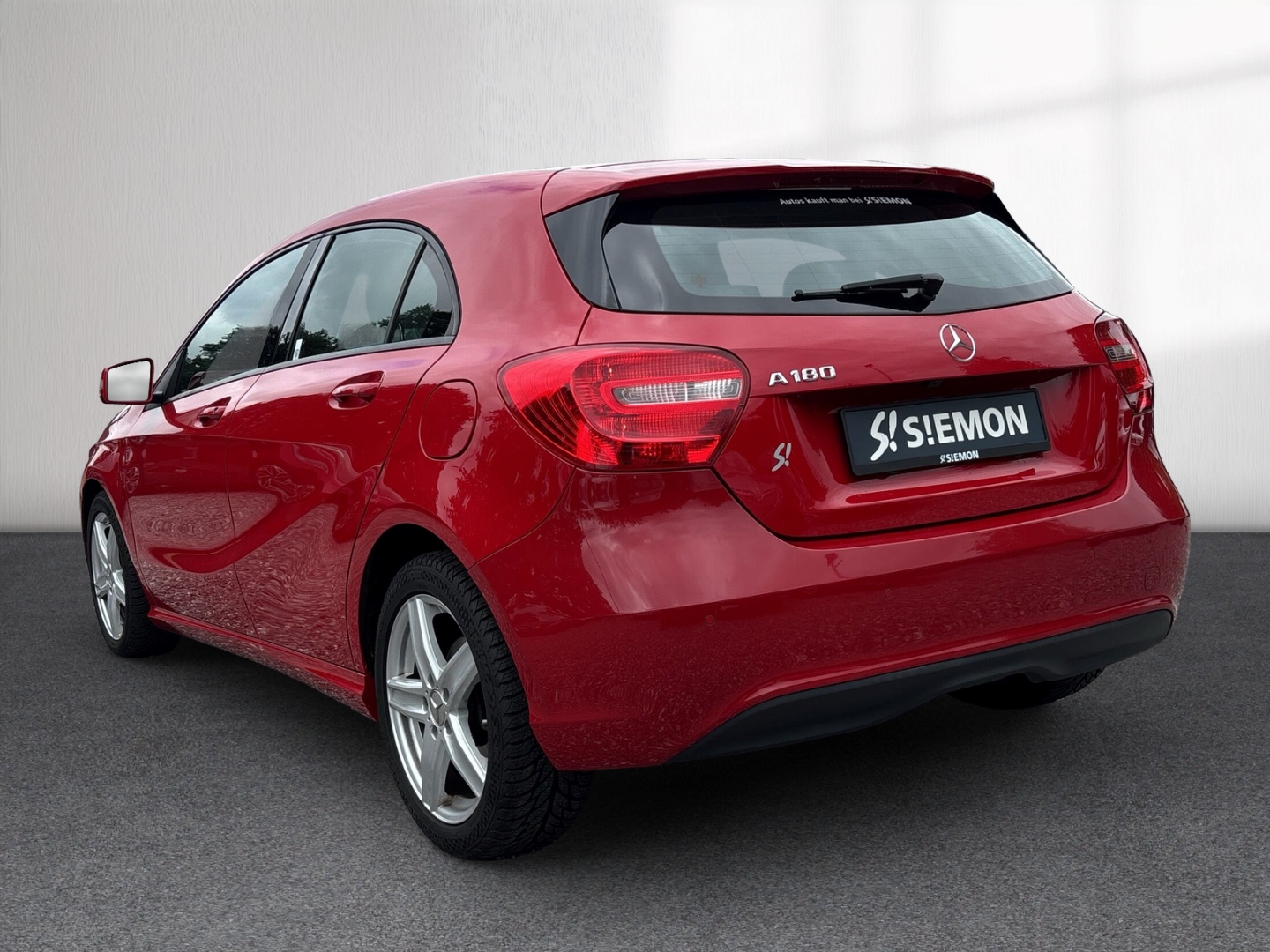 Fahrzeugabbildung Mercedes-Benz A 180 BlueEfficiency LIM RFK GJR ParlLenkAss LMF