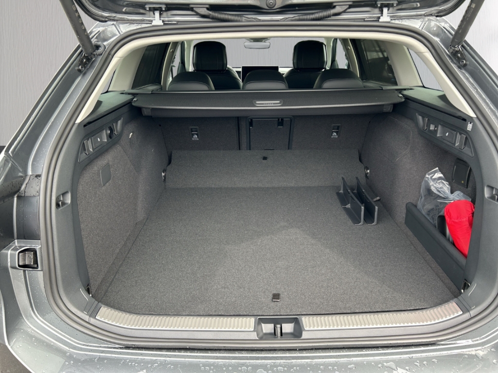 Fahrzeugabbildung Volkswagen Passat Variant 1.5 eHybrid DSG Business AHK NAVI