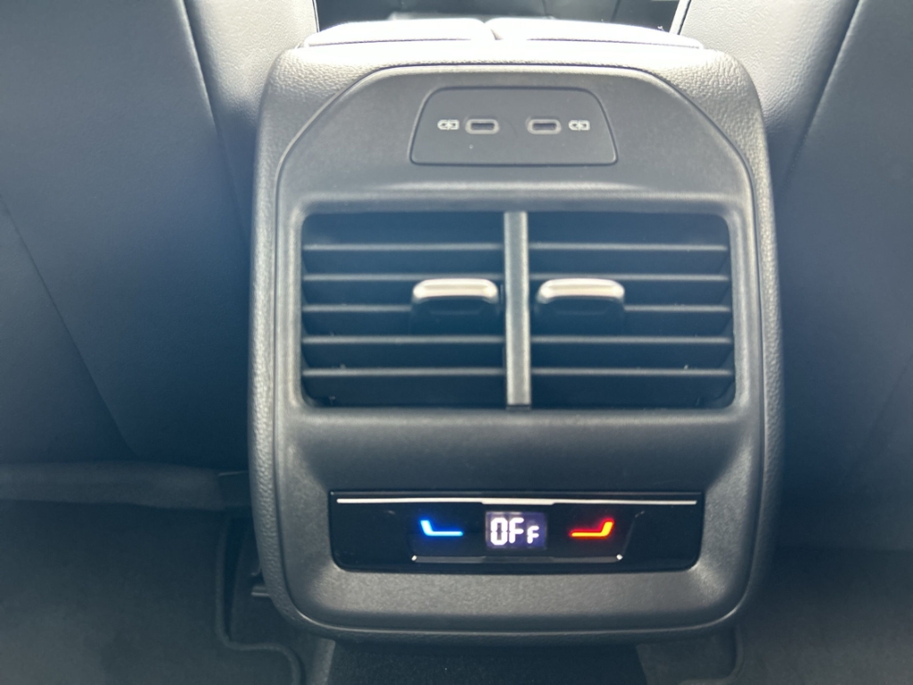 Fahrzeugabbildung Volkswagen Passat Variant 1.5 eHybrid DSG Business AHK NAVI