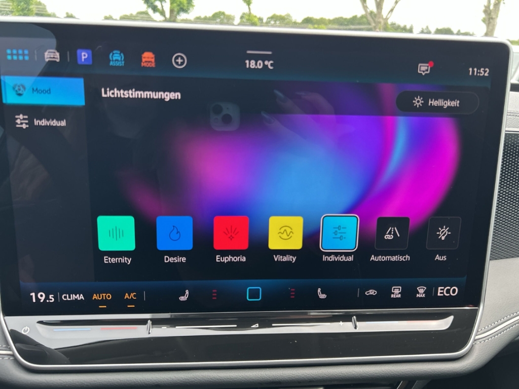 Fahrzeugabbildung Volkswagen Passat Variant 1.5 eHybrid DSG Business AHK NAVI